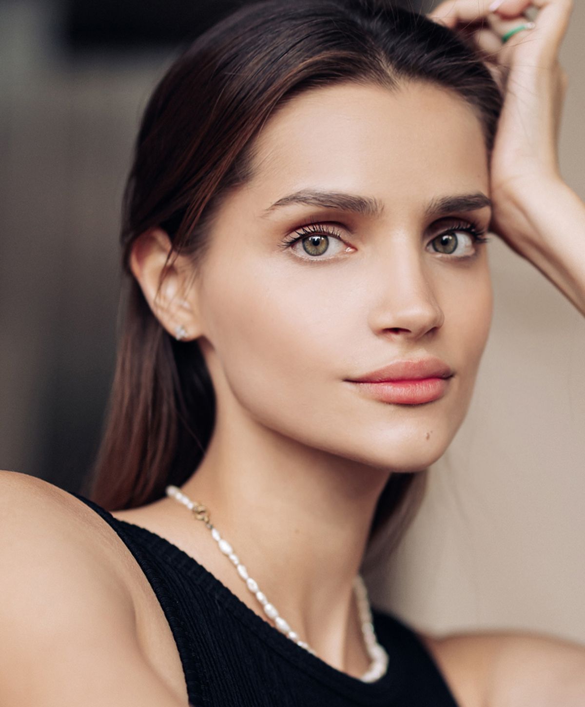 Portrait of a woman with natural beauty.